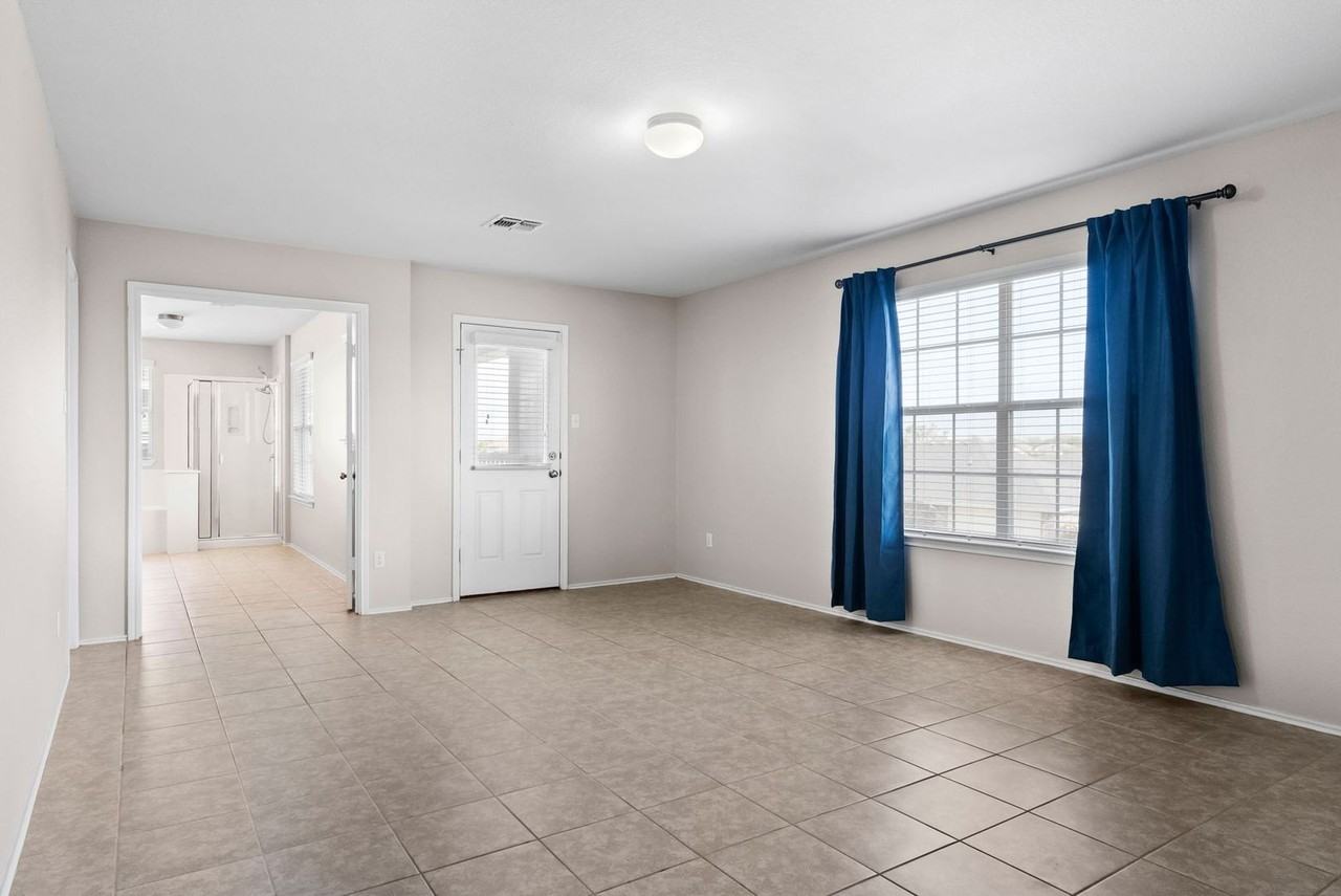 10219 Orion Dr - Photo 5 of 15