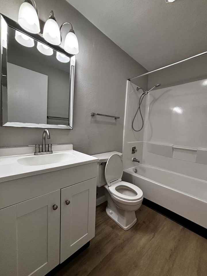 1276 Sanlor Ave - Photo 3 of 19