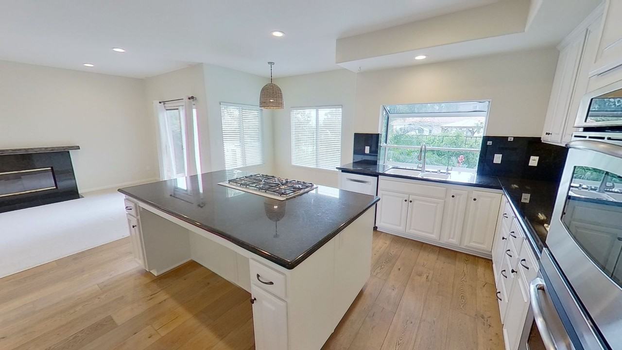 12 Touran Ln - Photo 7 of 23