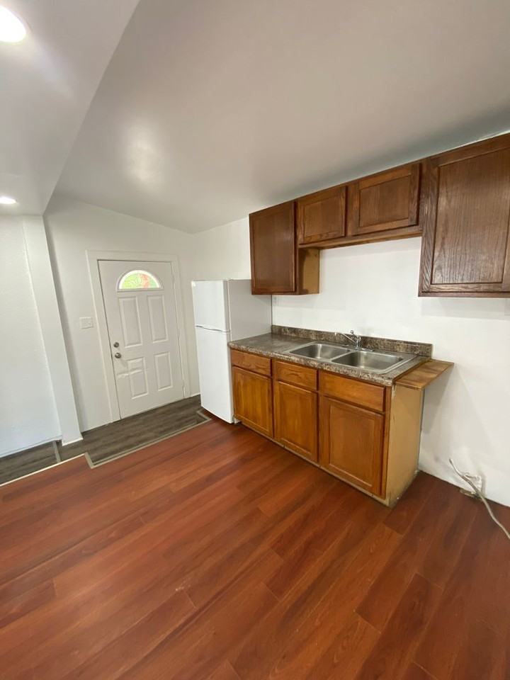 3101 Bowdoin St - Photo 5 of 14