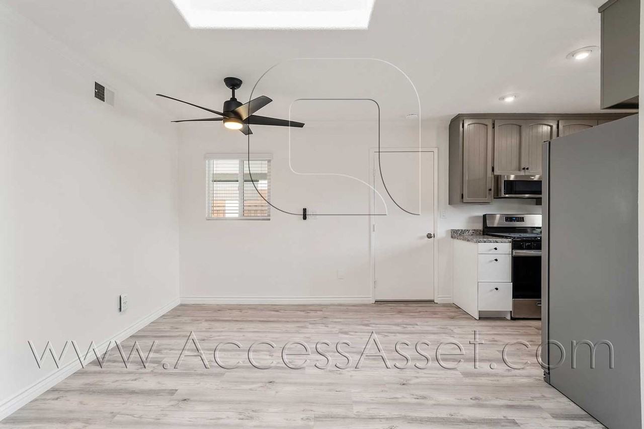 1636 Zoro Way - Photo 4 of 33