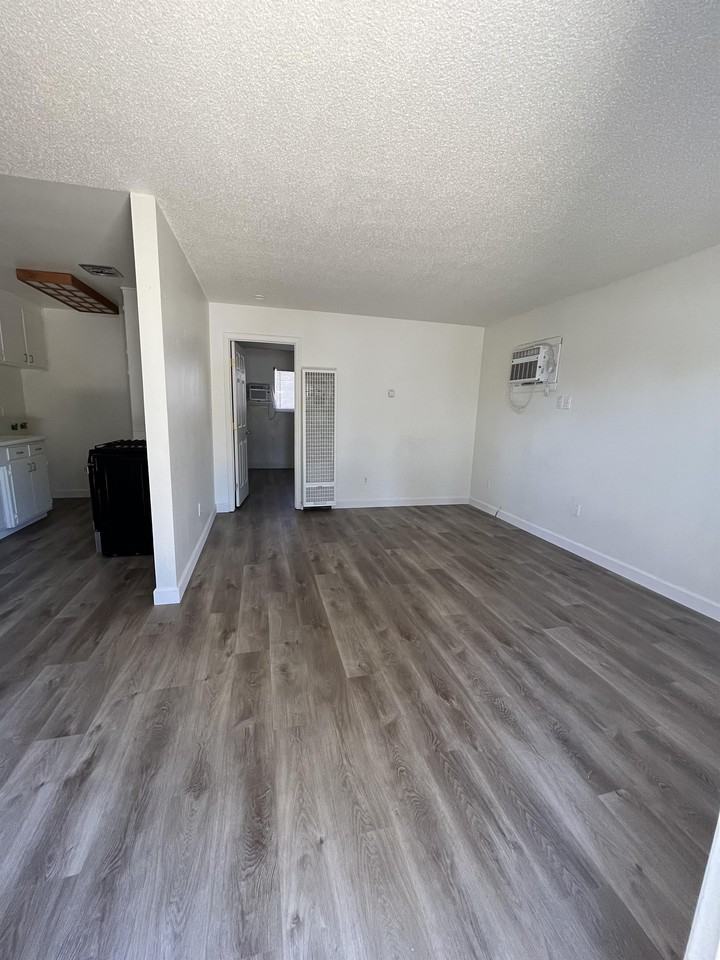 4555 Davis St #2 - Photo 3 of 7