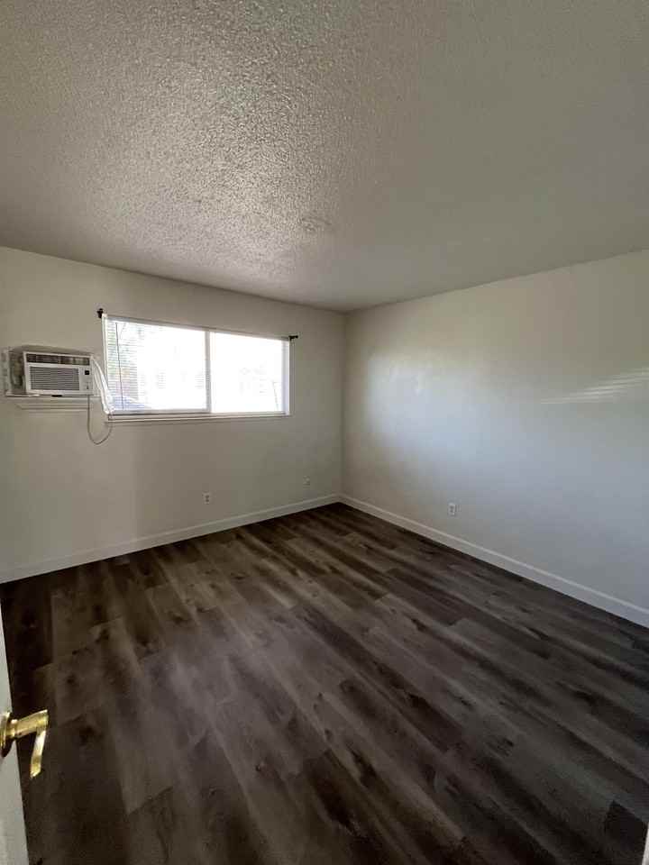 4555 Davis St #2 - Photo 5 of 7