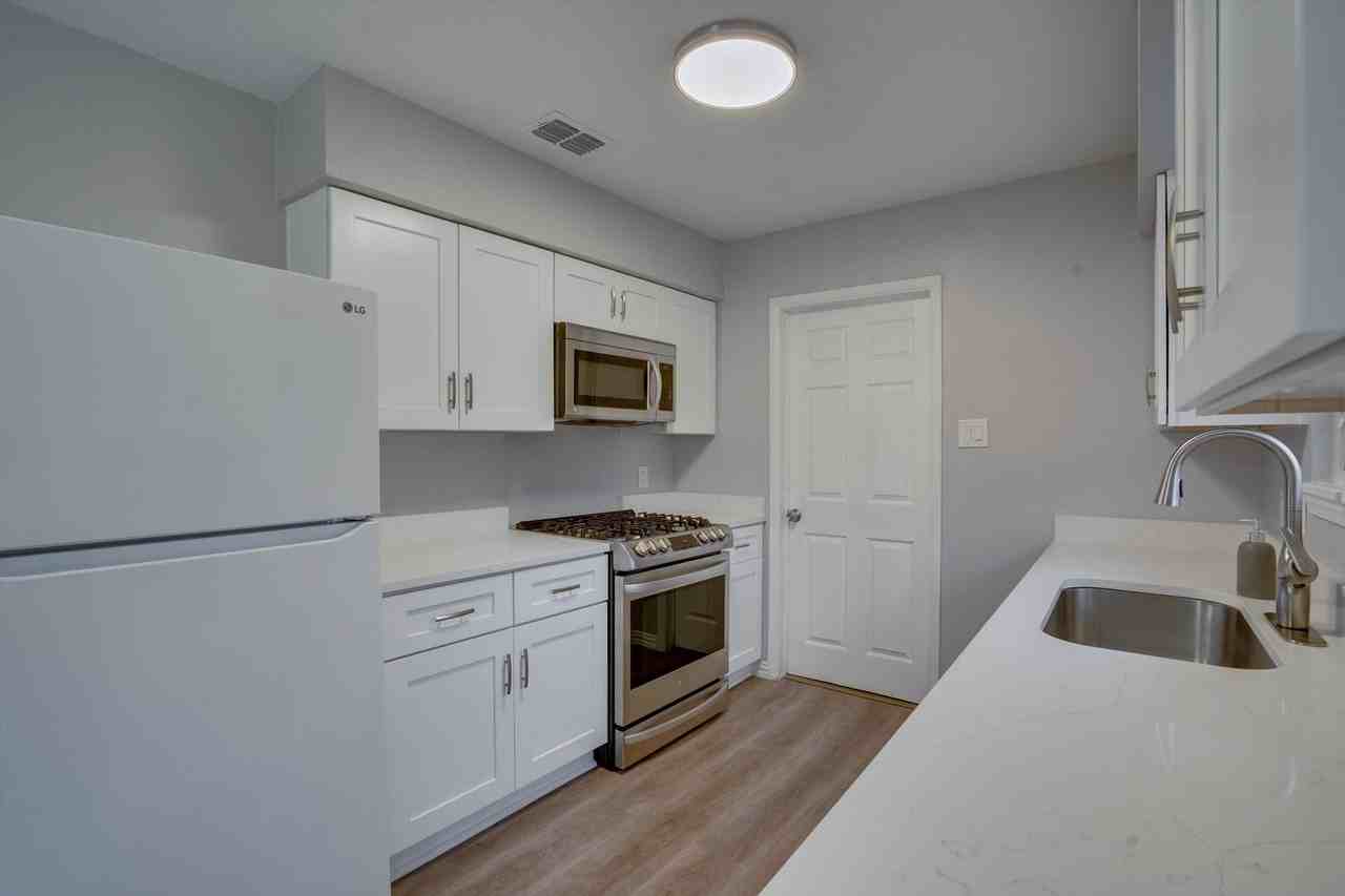 600 Bramble Dr - Photo 3 of 21