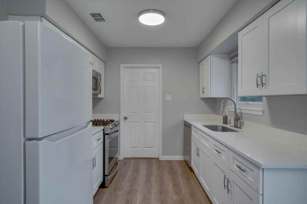600 Bramble Dr - Photo 4 of 21