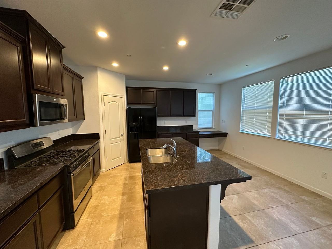 1858 Sierra Rd - Photo 5 of 17