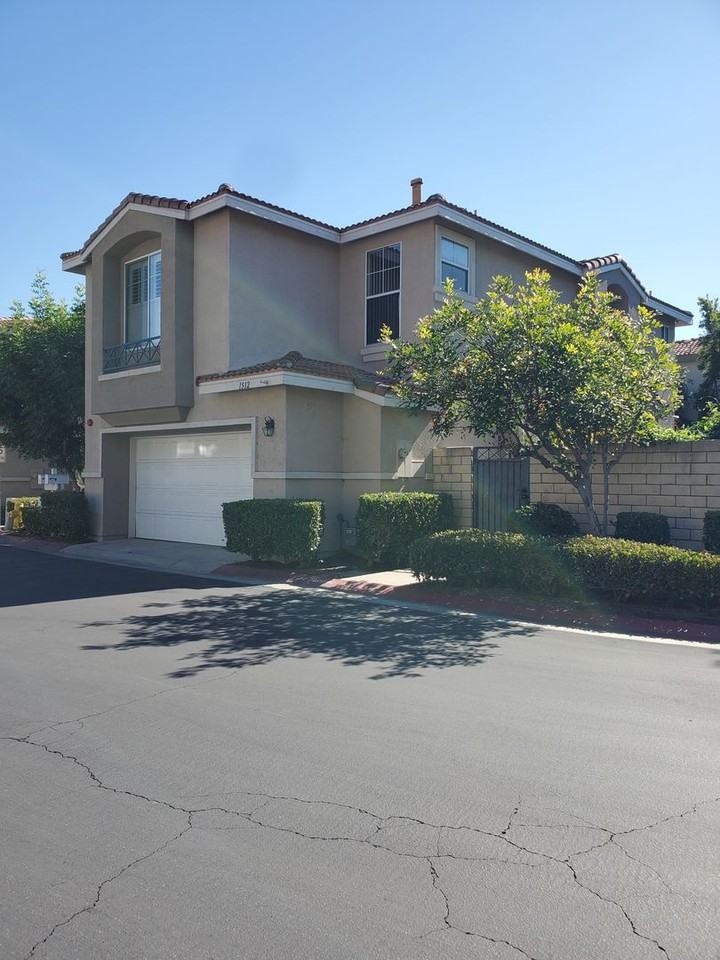 1512 E Cameron Way - Photo 2 of 39