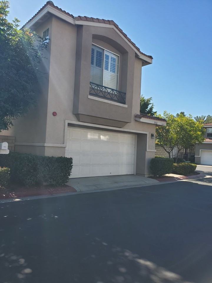 1512 E Cameron Way - Photo 3 of 39