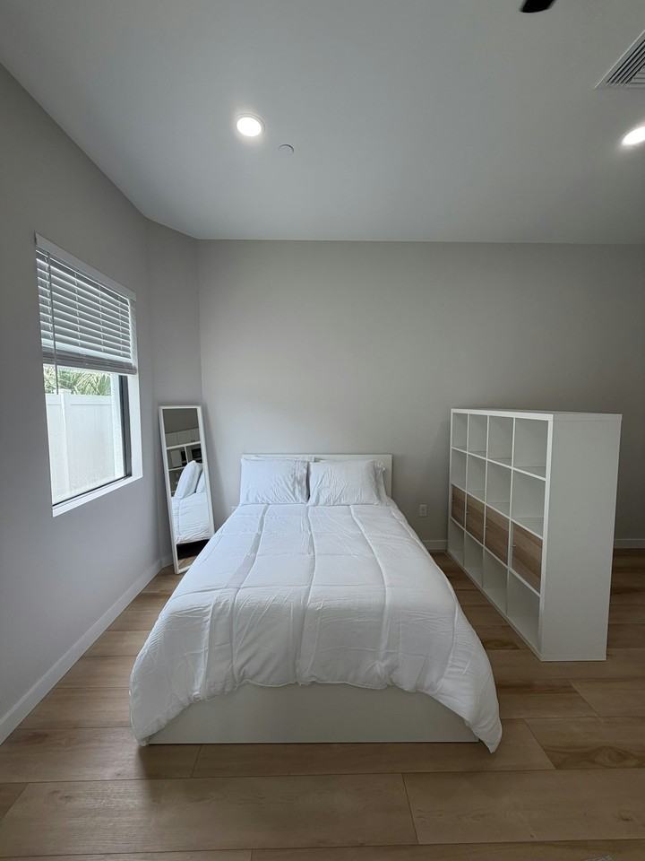 821 16th St N, Unit 103 - Photo 6 of 16