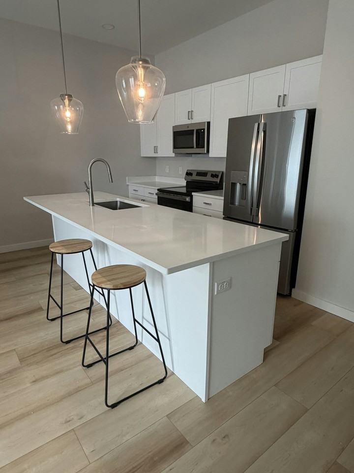 821 16th St N, Unit 103 - Photo 3 of 16