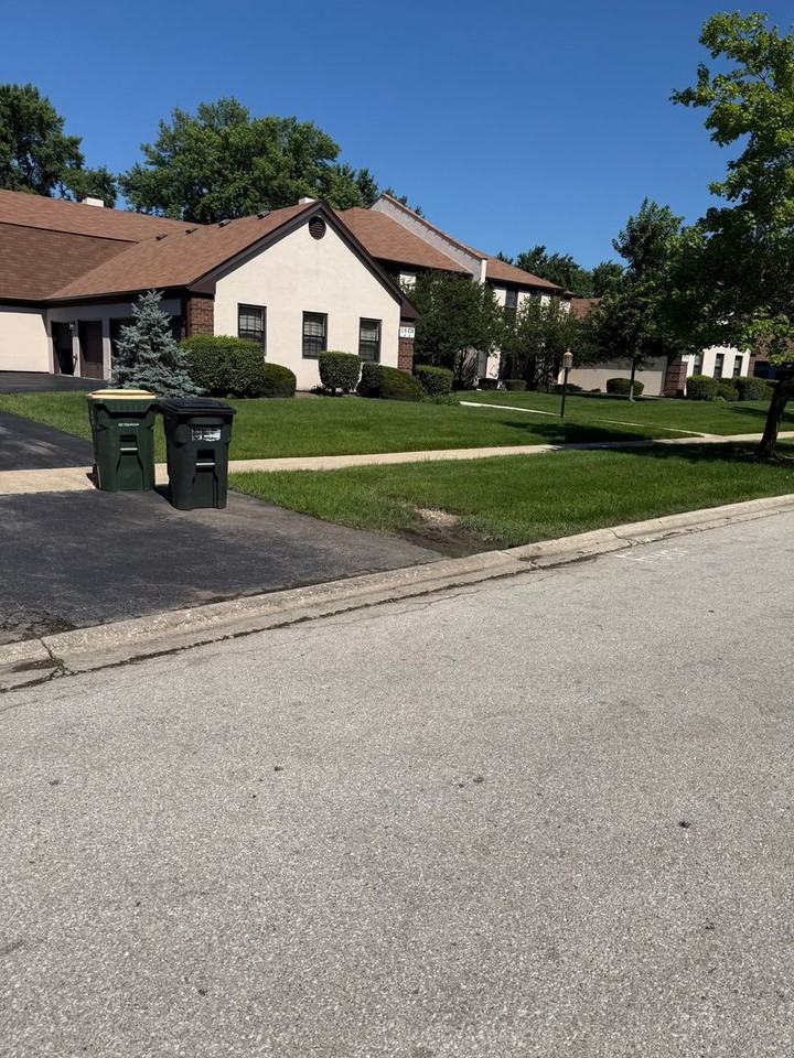 5S470 Scots Dr #D - Photo 3 of 21