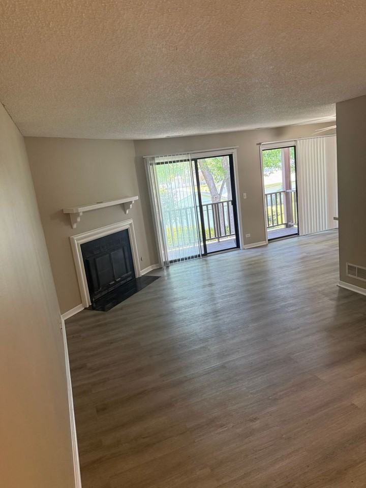 5S470 Scots Dr #D - Photo 4 of 21