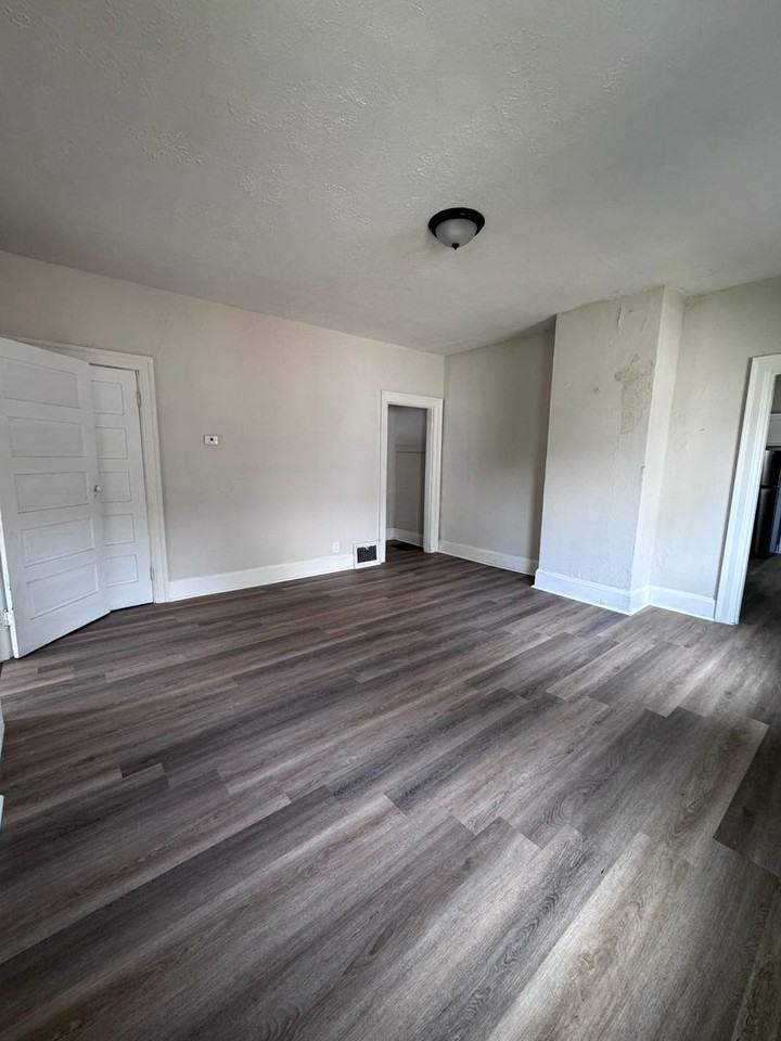 258 Washington St - Photo 2 of 12
