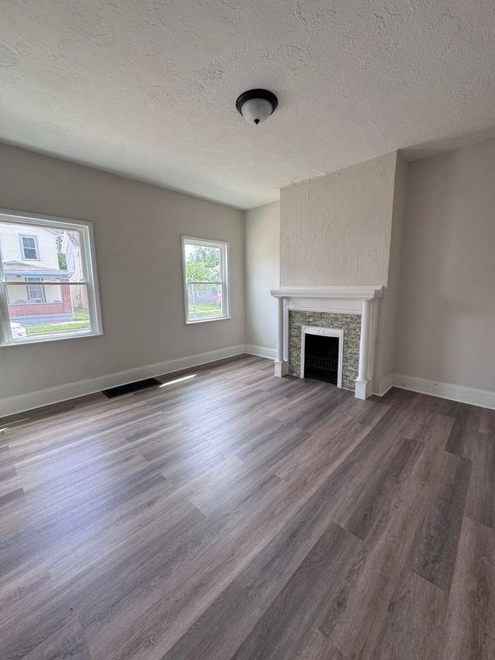 258 Washington St - Photo 3 of 12