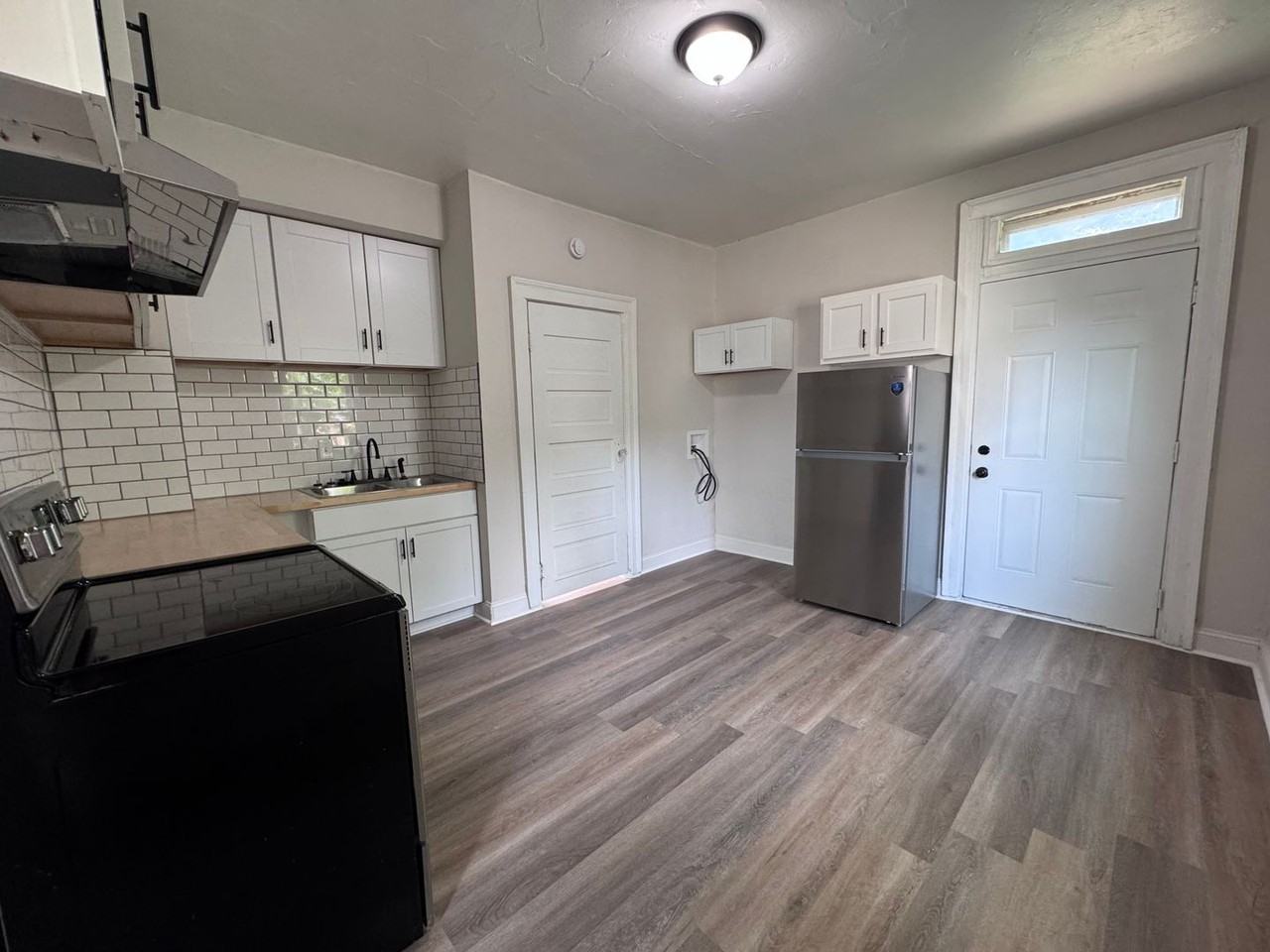 258 Washington St - Photo 4 of 12