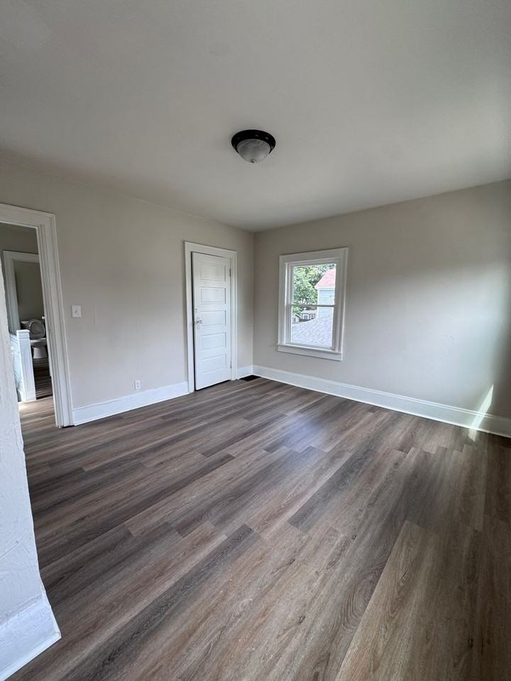 258 Washington St - Photo 7 of 12