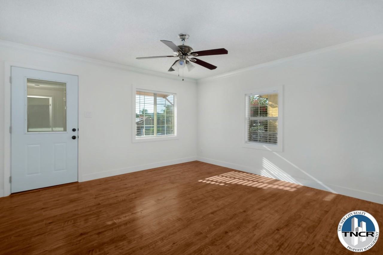 4116 Acacia Ave - Photo 3 of 11