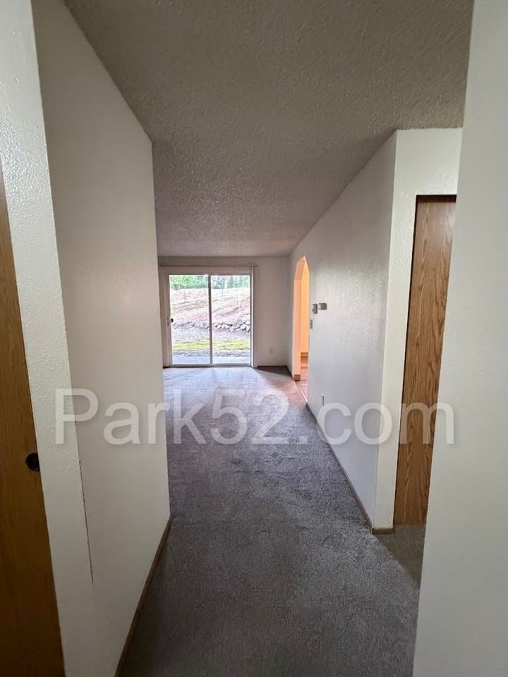 5025 S Orchard St #B - Photo 4 of 19