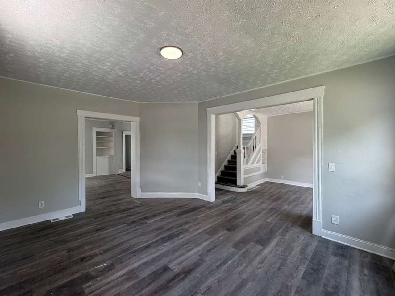 2132 W 100th St - Photo 4 of 28