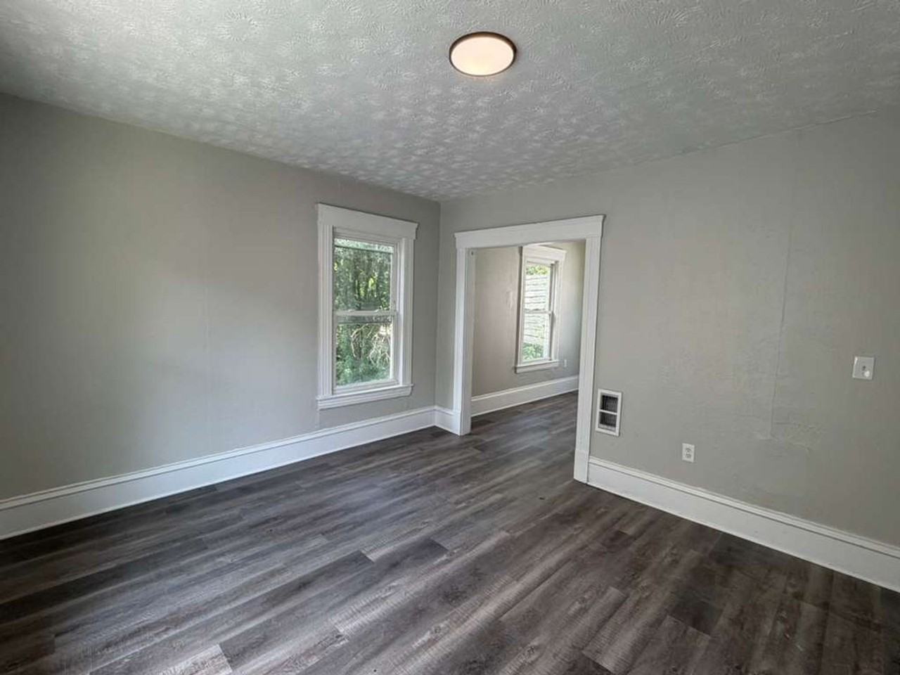 2132 W 100th St - Photo 6 of 28
