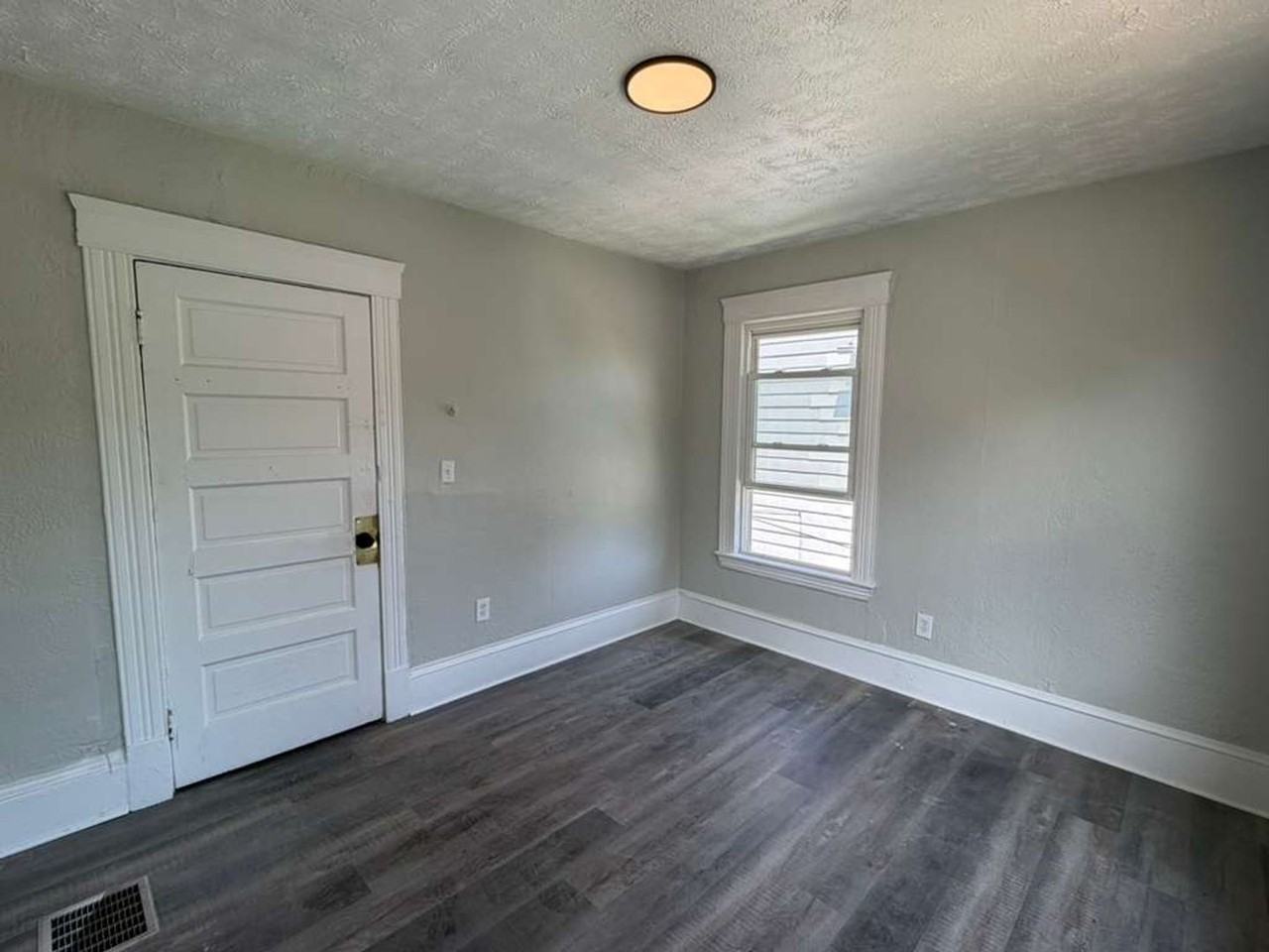 2132 W 100th St - Photo 7 of 28