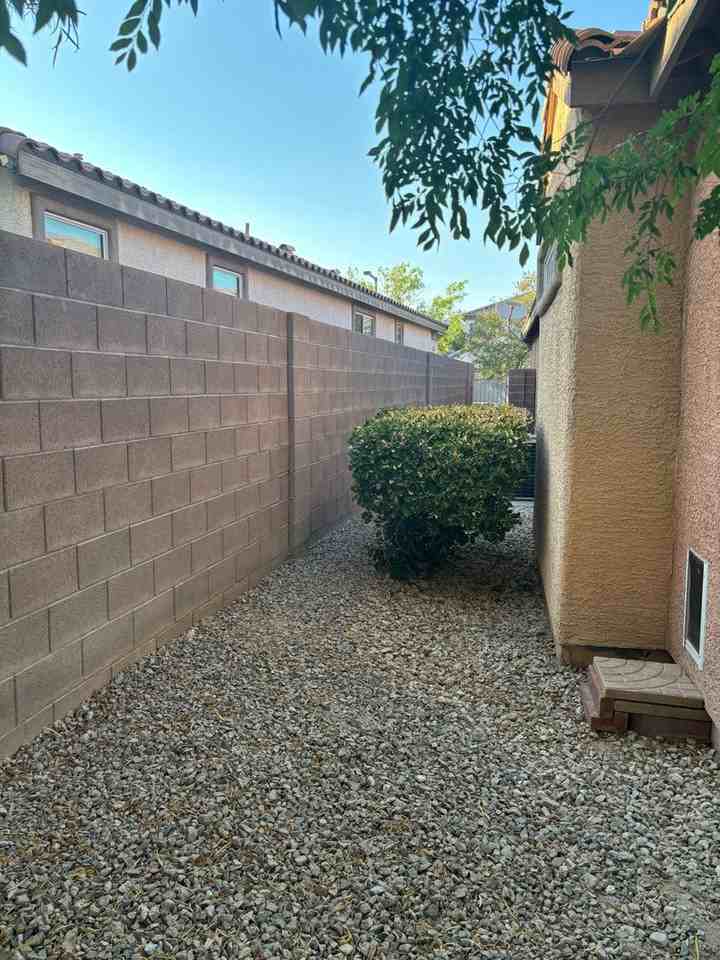 11425 Drappo Ave - Photo 6 of 32