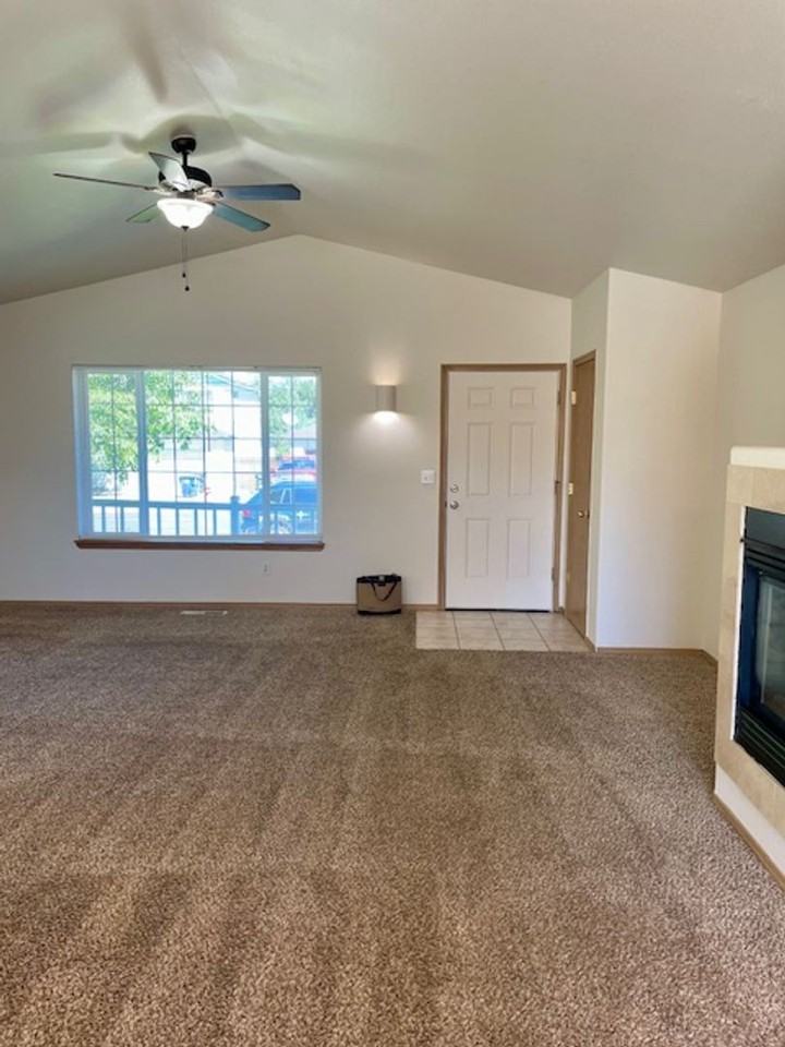 2665 Ne Brian Ray Ct - Photo 5 of 18
