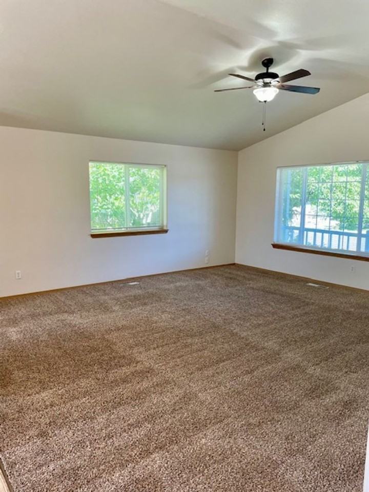 2665 Ne Brian Ray Ct - Photo 6 of 18