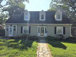 featured image of 1046 N Main St