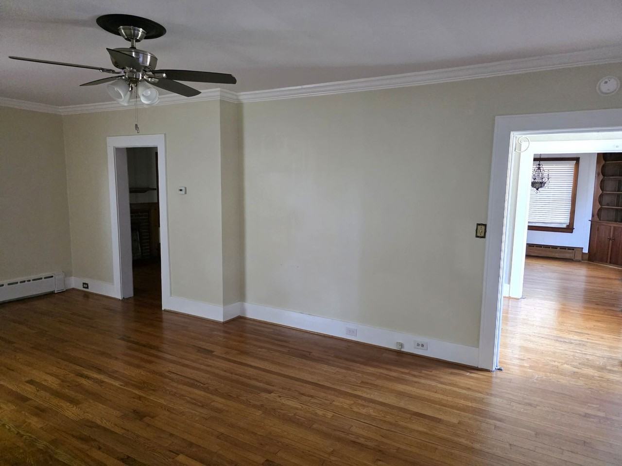 1046 N Main St - Photo 6 of 29