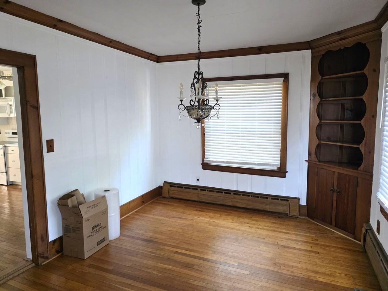 1046 N Main St - Photo 7 of 29