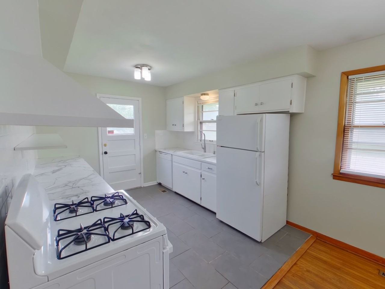 3456 S Everett St - Photo 6 of 13