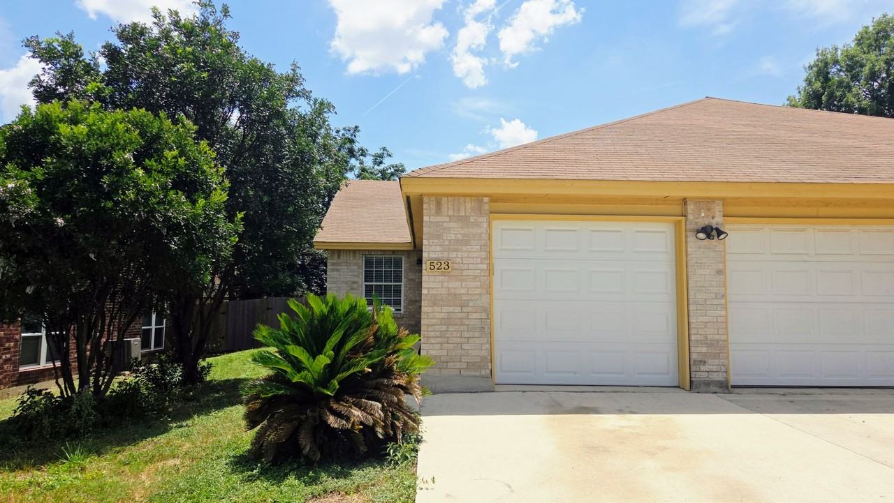 523 Clearfield Dr - Photo 2 of 20