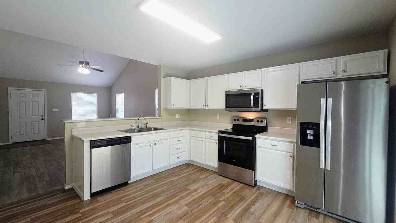 523 Clearfield Dr - Photo 5 of 20