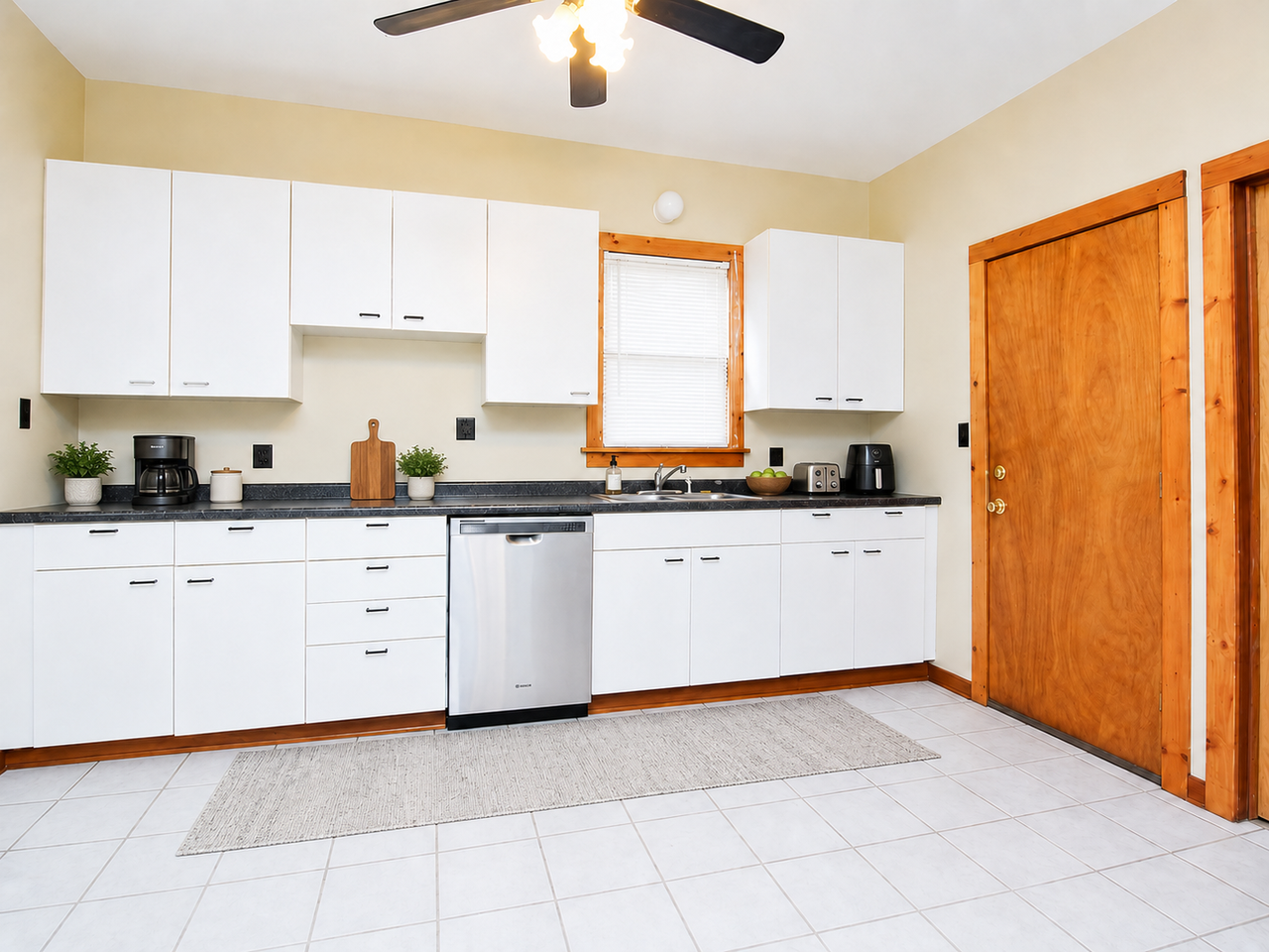 1110 6th St Ne - Photo 4 of 20