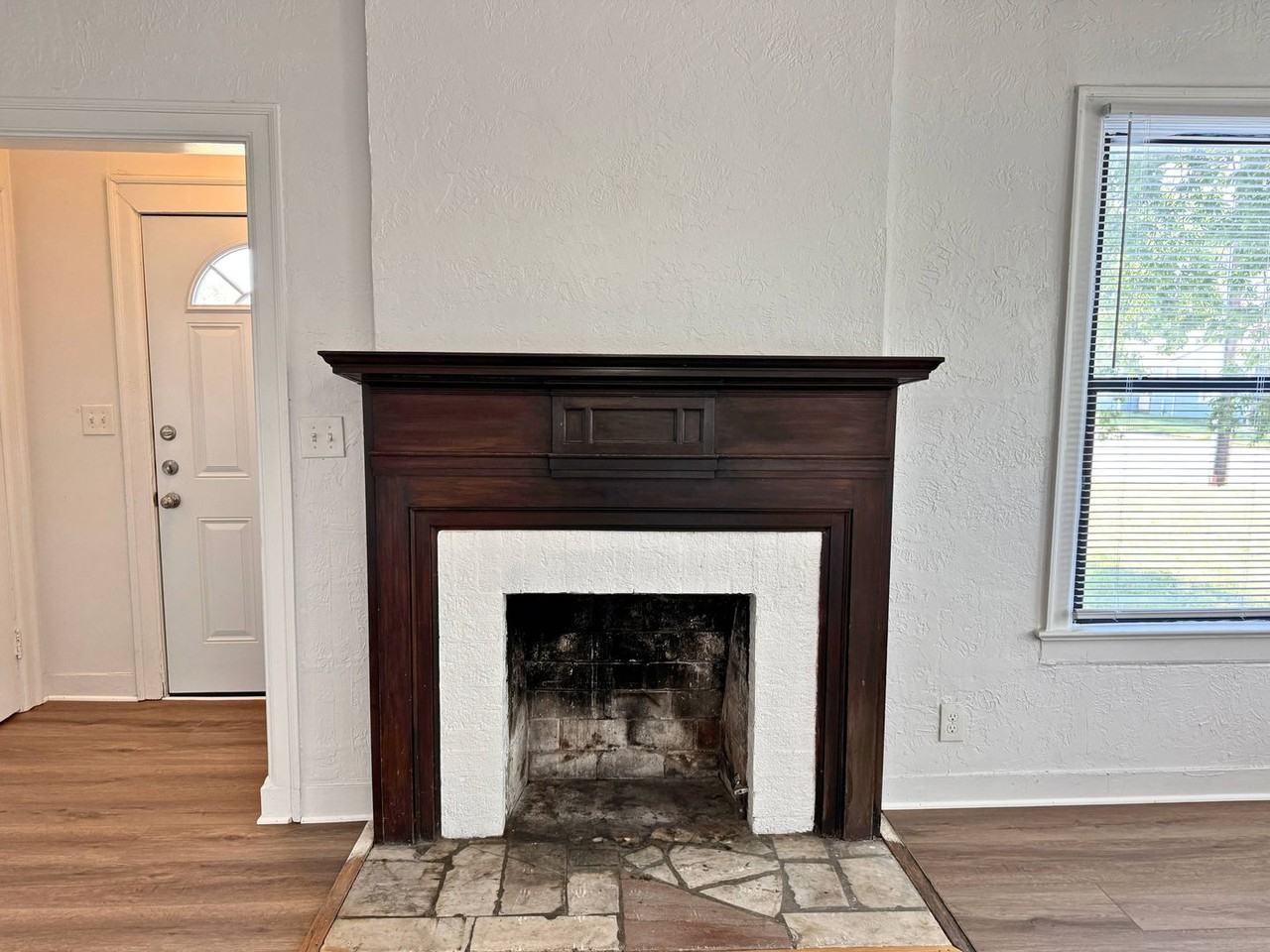 2137 Avenue J - Photo 6 of 26
