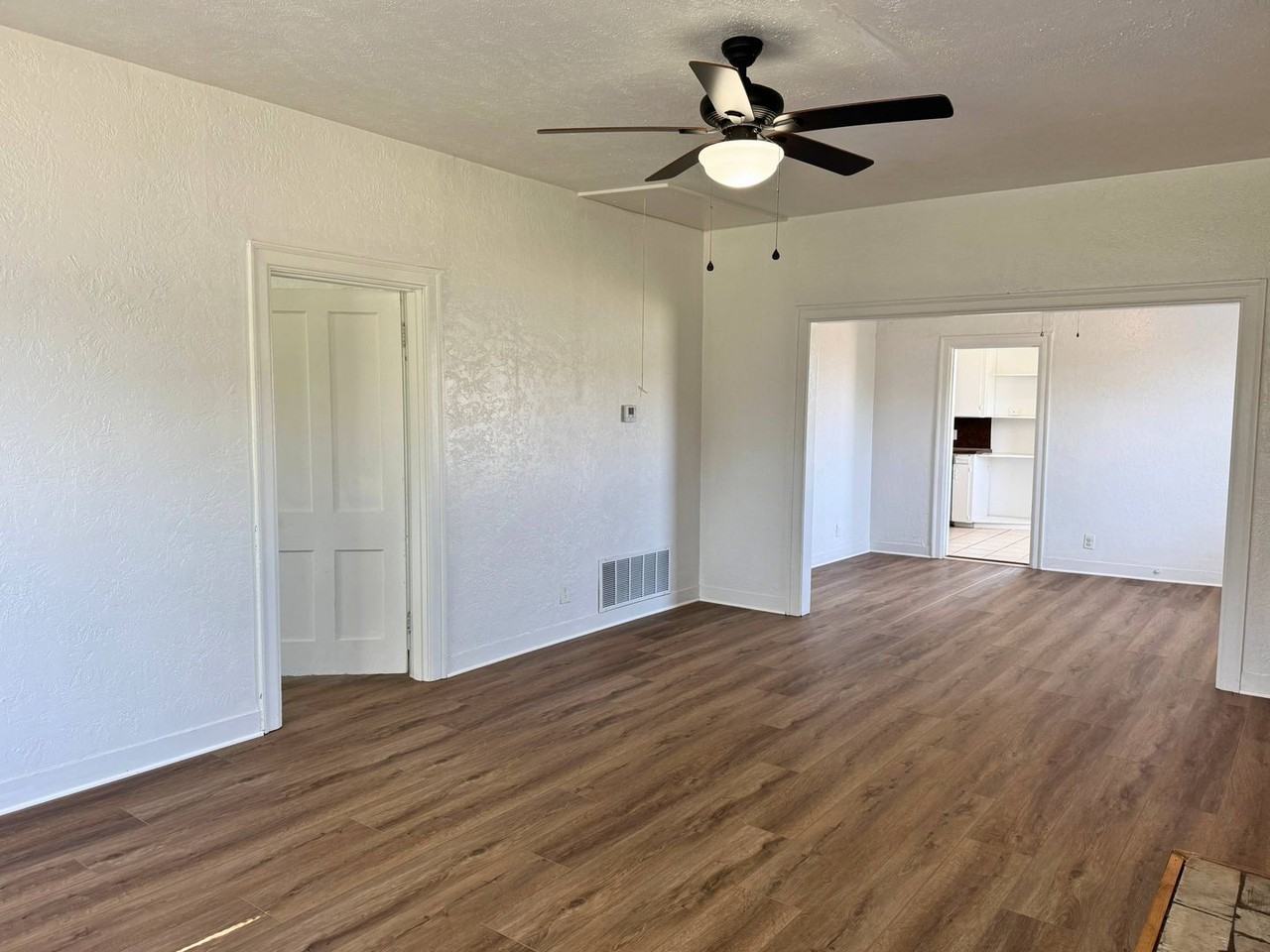 2137 Avenue J - Photo 7 of 26