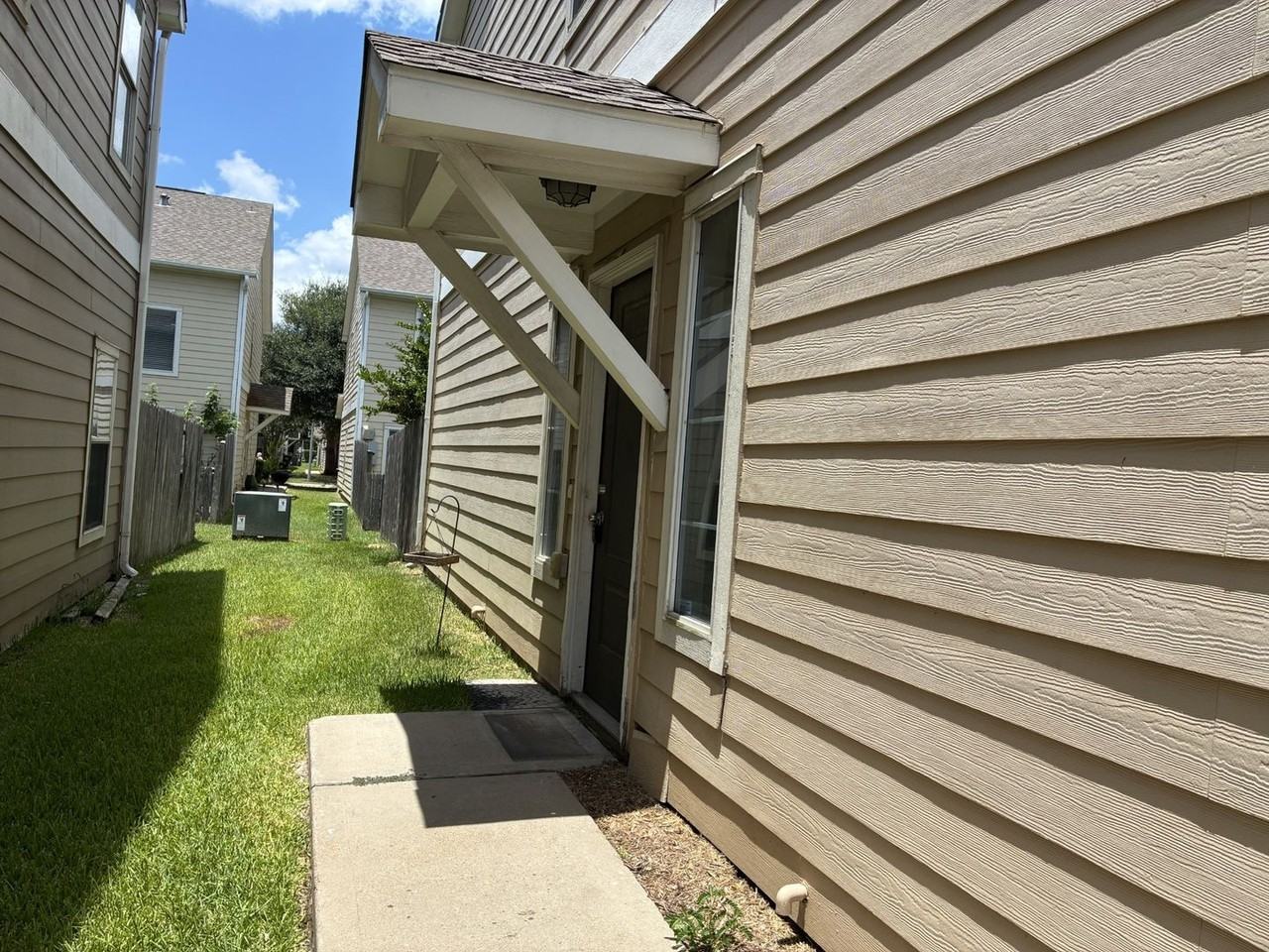 8327 Cassidy Creek Ct - Photo 2 of 13