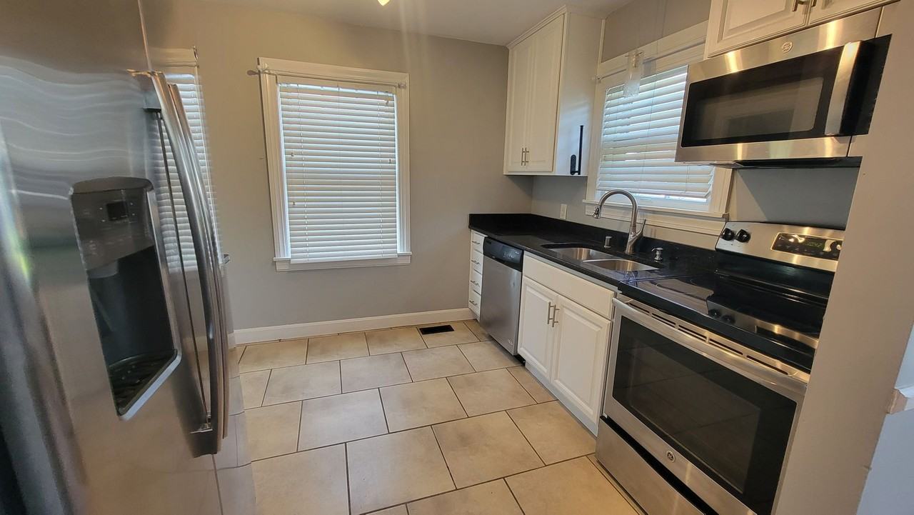 4305 Briarwood Rd - Photo 7 of 27