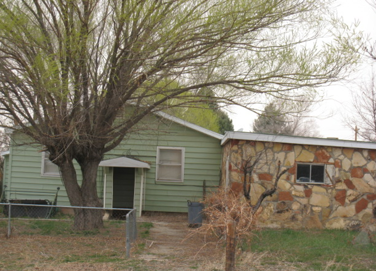 408 S Ash St - Photo 2 of 7