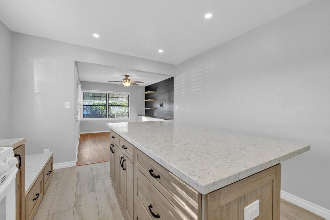 4604 Norwood St - Photo 7 of 35