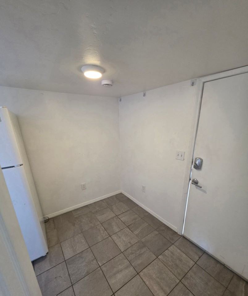 4669 35th St - Photo 2 of 8