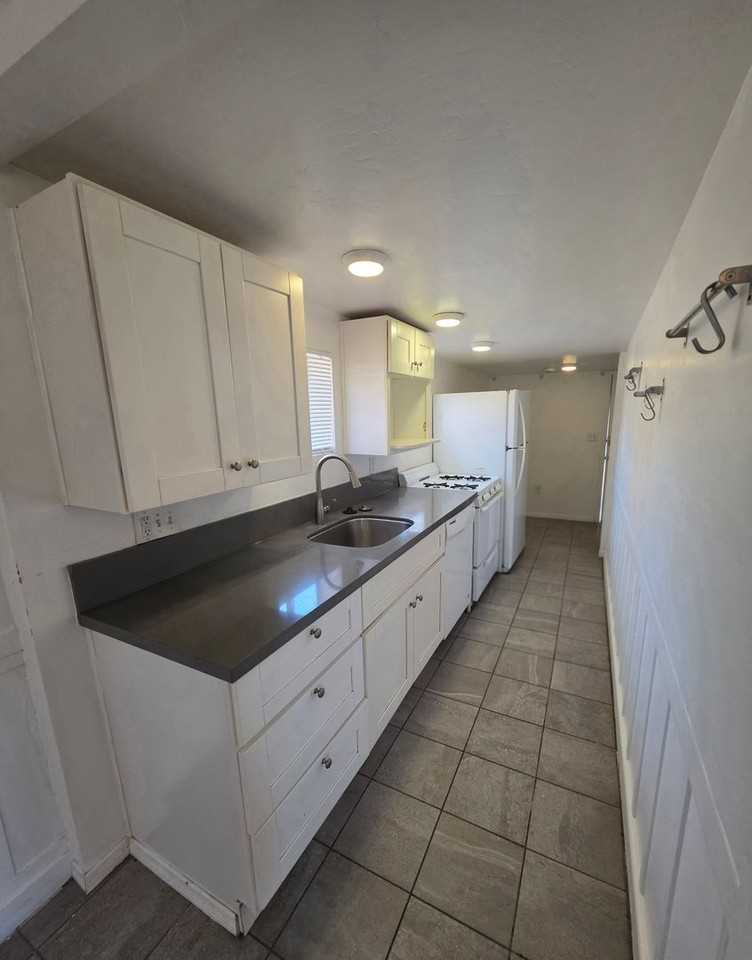 4669 35th St - Photo 3 of 8