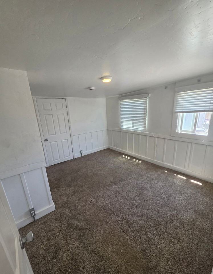 4669 35th St - Photo 4 of 8