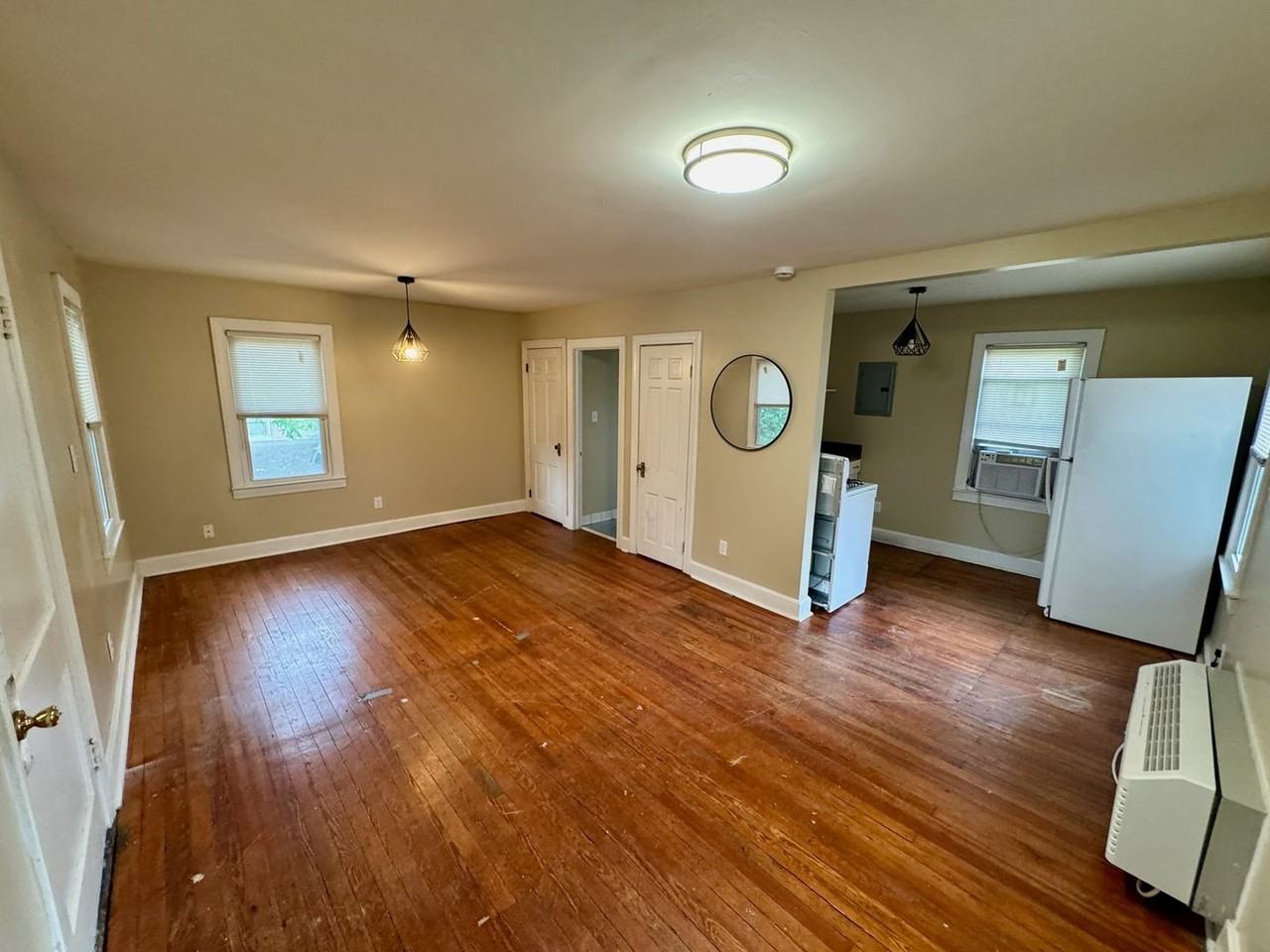 1706 Cowling Ave - Photo 2 of 10