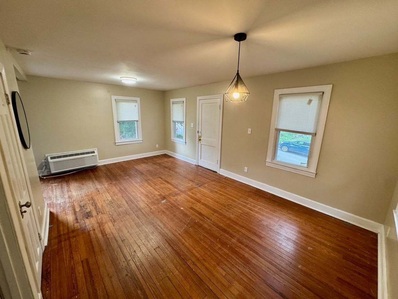 1706 Cowling Ave - Photo 3 of 10