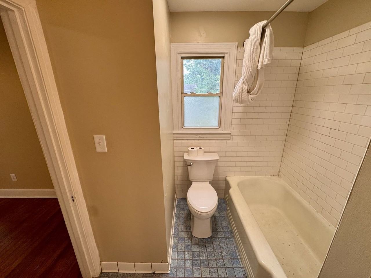 1706 Cowling Ave - Photo 7 of 10