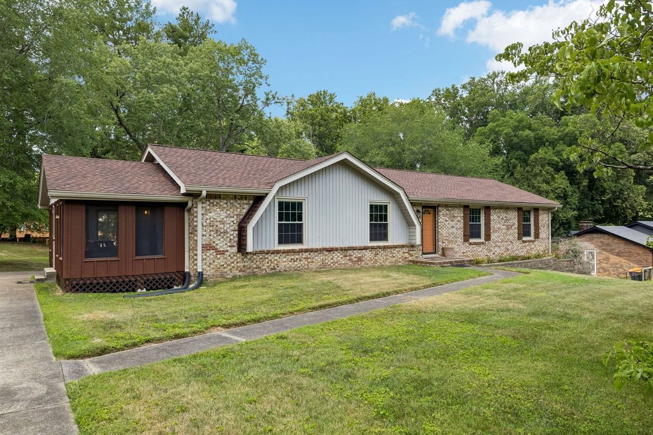 1810 Theresa Dr - Photo 3 of 50