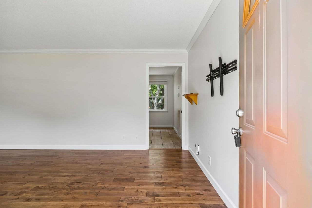 1810 Theresa Dr - Photo 4 of 50
