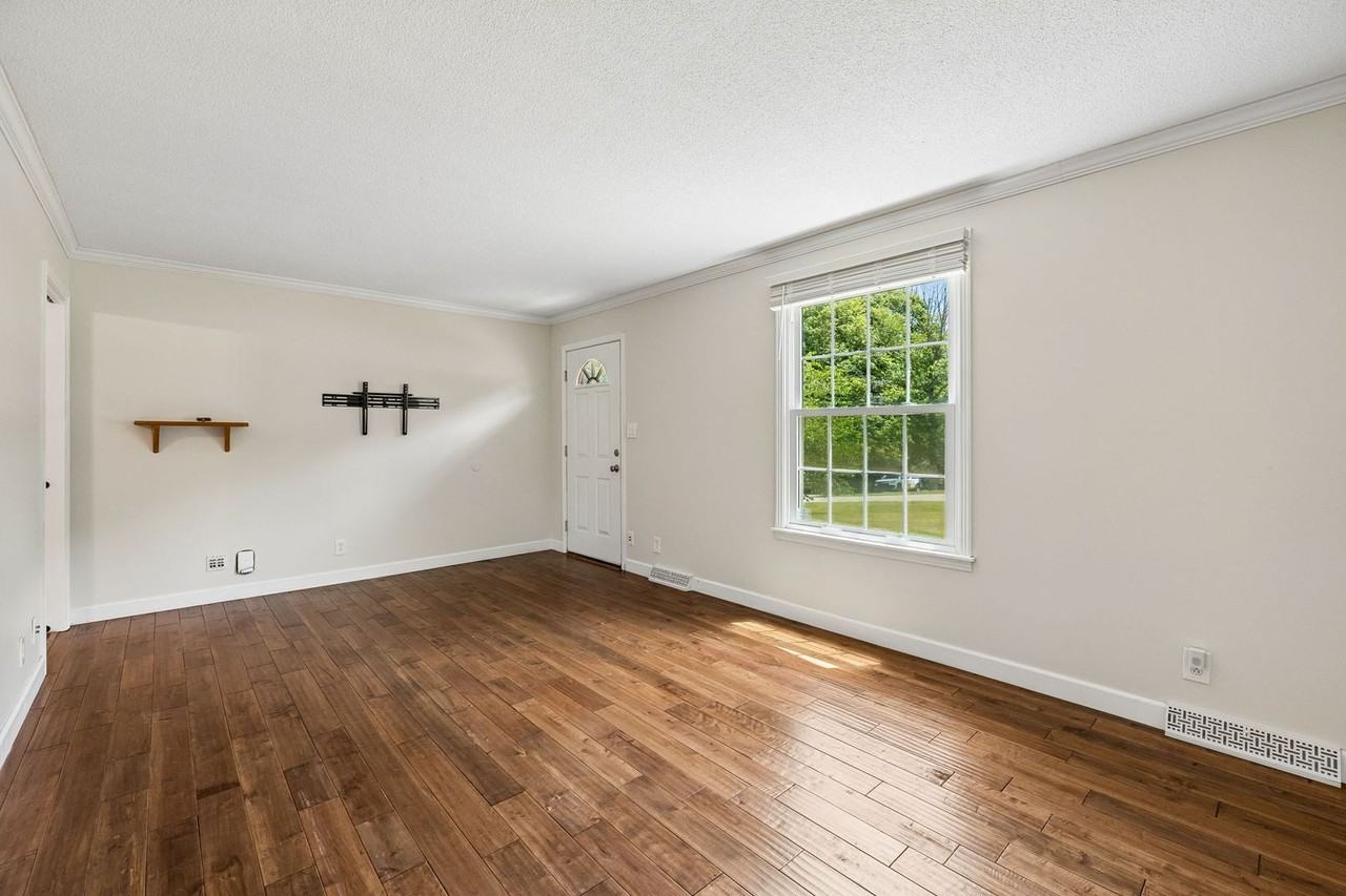 1810 Theresa Dr - Photo 7 of 50